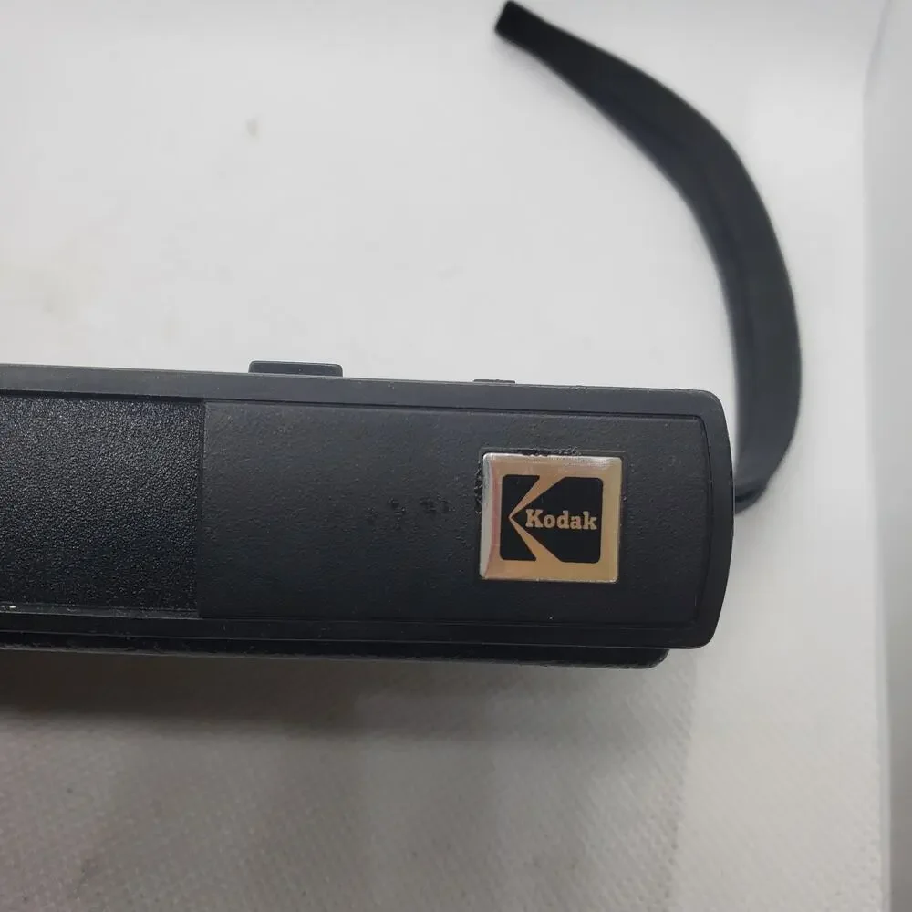 Vintage Kodak Trimlite Instamatic 28 110 Film Camera Electronic Flash UNTESTED